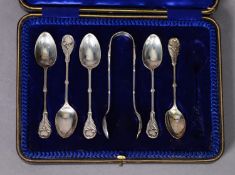 EDWARD VII CASED PART SET OF FIVE SILVER TEASPOONS AND MATCHING PAIR OF SUGAR TONGS, with foliate
