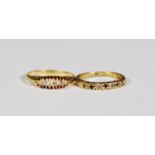 18ct GOLD RING with a lozenge shaped setting of five graduated small round brilliant cut diamonds,