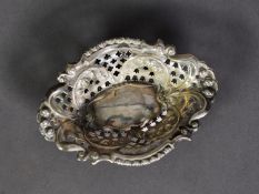 EDWARD VII PIERCED SILVER SMALL SWEETMEAT DISH, of oval form, 4 ½” x 3 ¼” (11.4cm x 8.2cm),