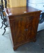 SMALL MODERN MAHOGANY TWO DOOR STEREO CABINET, 22 1/2" (57cm) WIDE