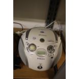 ROBERTS 'SWALLOW 2' MP3 CD PLAYER WITH 2 BAND RADIO IN WHITE CASE