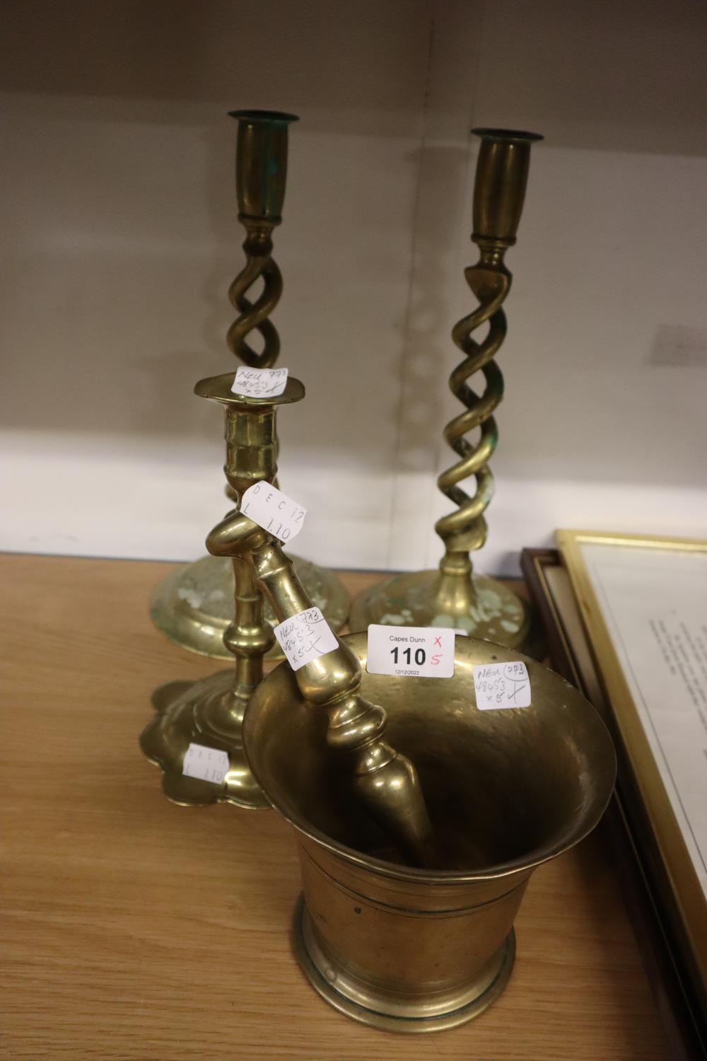 NINETEENTH CENTURY BRASS MORTAR AND PESTLE, OF TYPICAL FORM, ANTIQUE BRASS CANDLESTICK WITH POLYFOIL