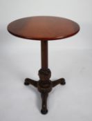 EARLY NINETEENTH CENTURY BOULLE RED SHELL AND BRASS INLAID OCCASIONAL TABLE, the circular top