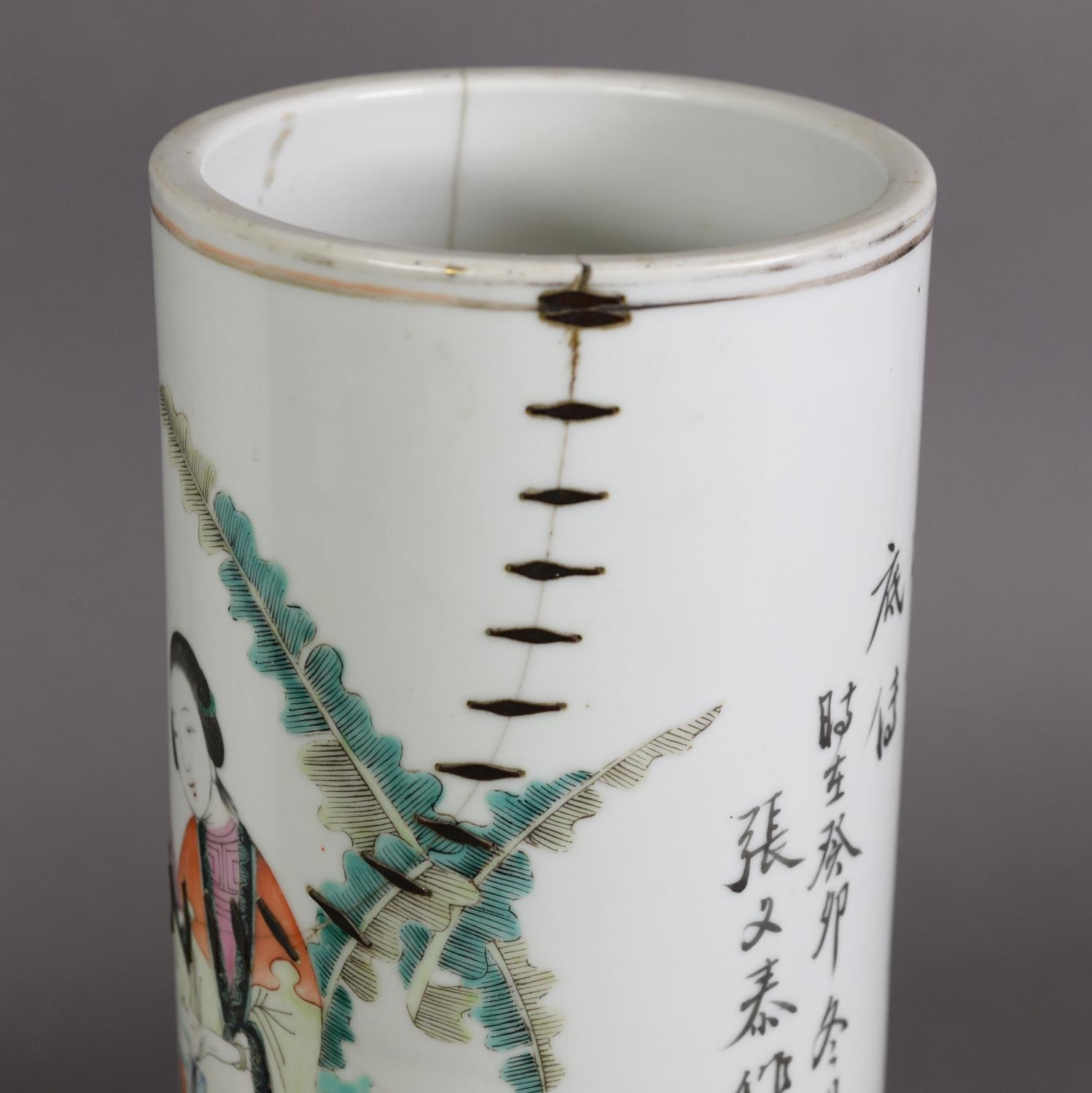 TWO CHINESE LATE QING/REPUBLIC PERIOD PORCELAIN CYLINDRICAL SLEEVE VASES, one well painted in - Image 5 of 5