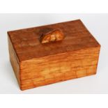 ROBERT 'MOUSEMAN' THOMPSON (KILBURN): Oak trinket box of rectangular form, the removeable lid with