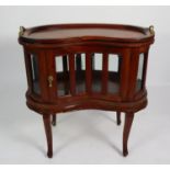 MODERN REPRODUCTION MAHOGANY STAINED AND KIDNEY SHAPED TRAY TOPPED VITRINE, with single door,
