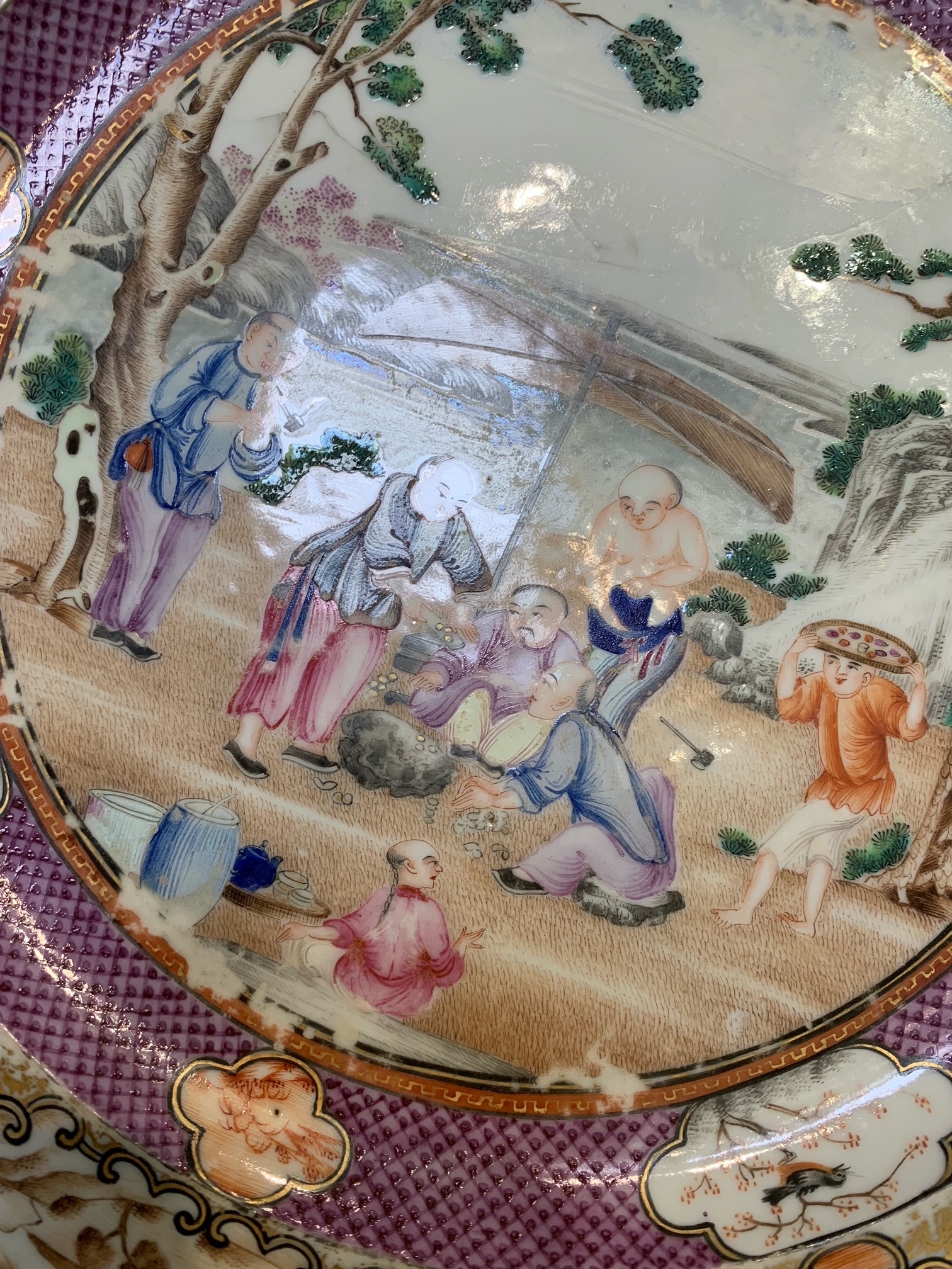 A pair of Chinese export famille rose Mandarin plates c. 1800 - Image 16 of 16