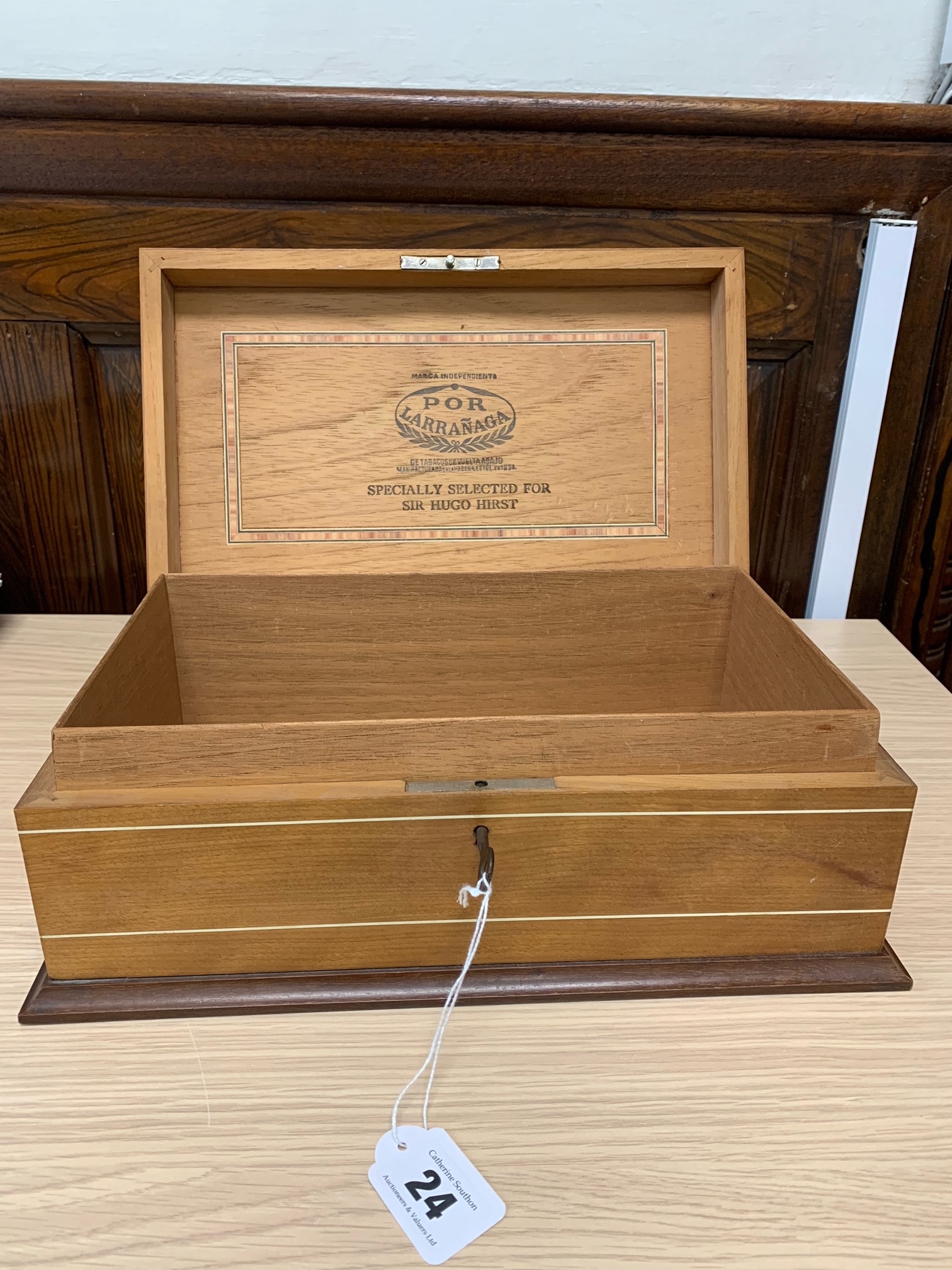 An early 20th century Por Larranga tabletop humidor - Image 9 of 9