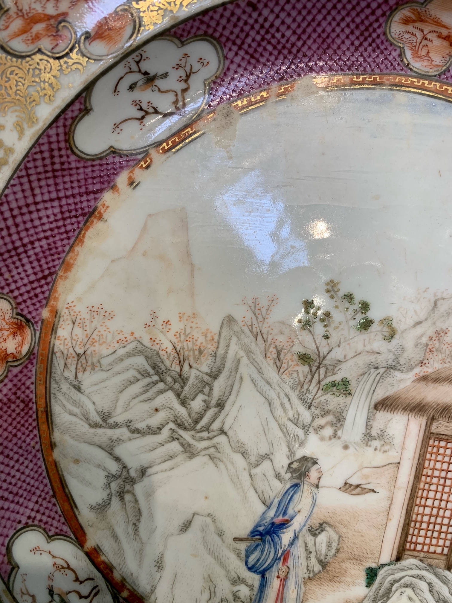 A pair of Chinese export famille rose Mandarin plates c. 1800 - Image 8 of 16