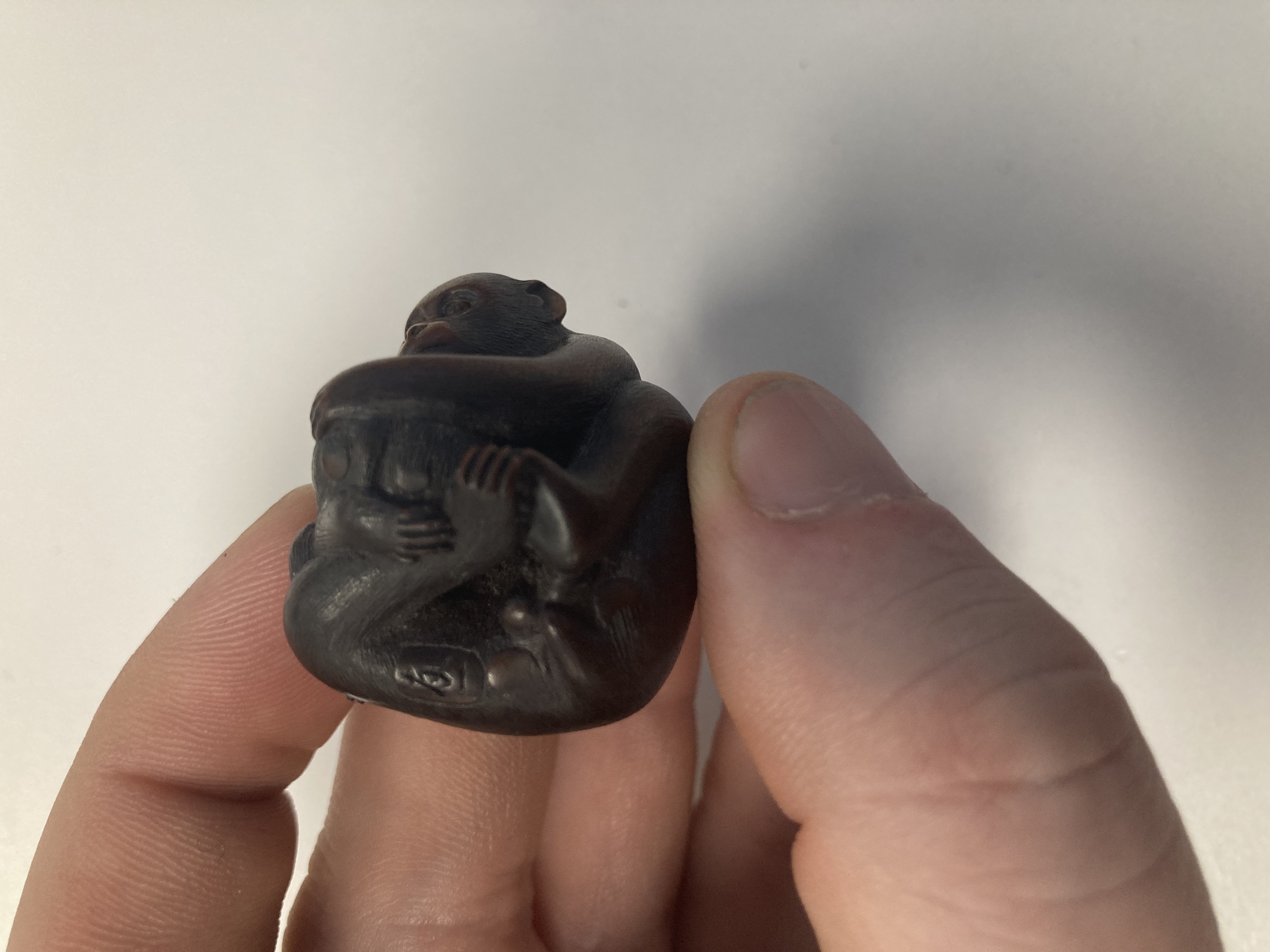 A Japanese Meiji carved wood netsuke of a monkey and young signed - Image 6 of 19