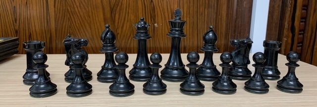 A late 19th century boxwood chess set and another - Image 7 of 15