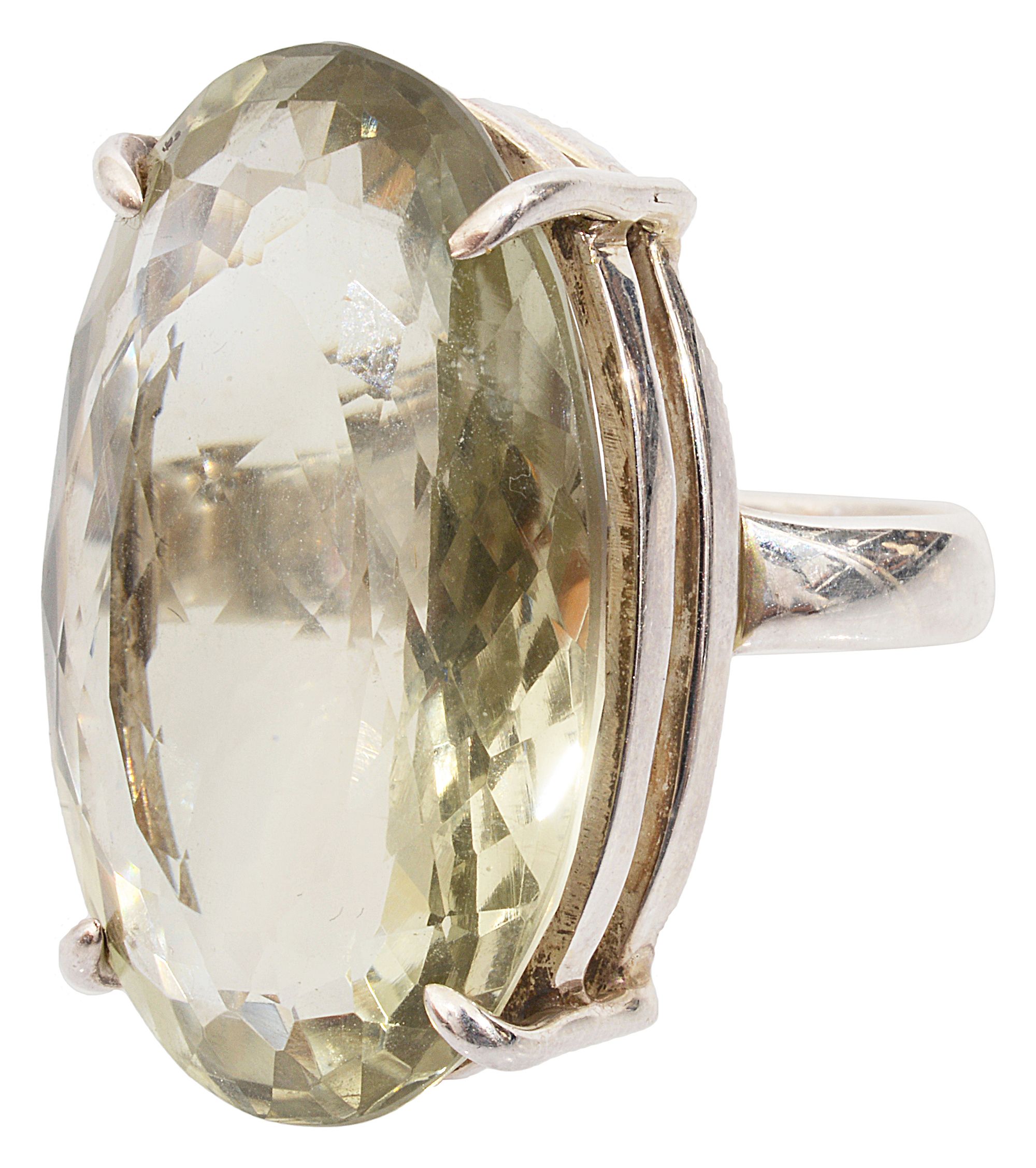 A quartz dress ring