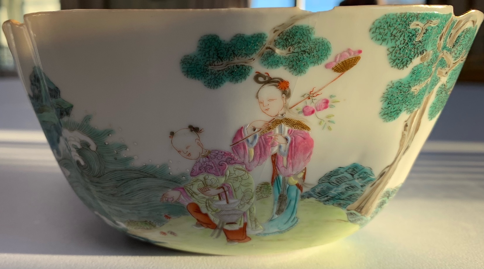 A 19th century Chinese famille rose lobed square bowl - Image 8 of 17