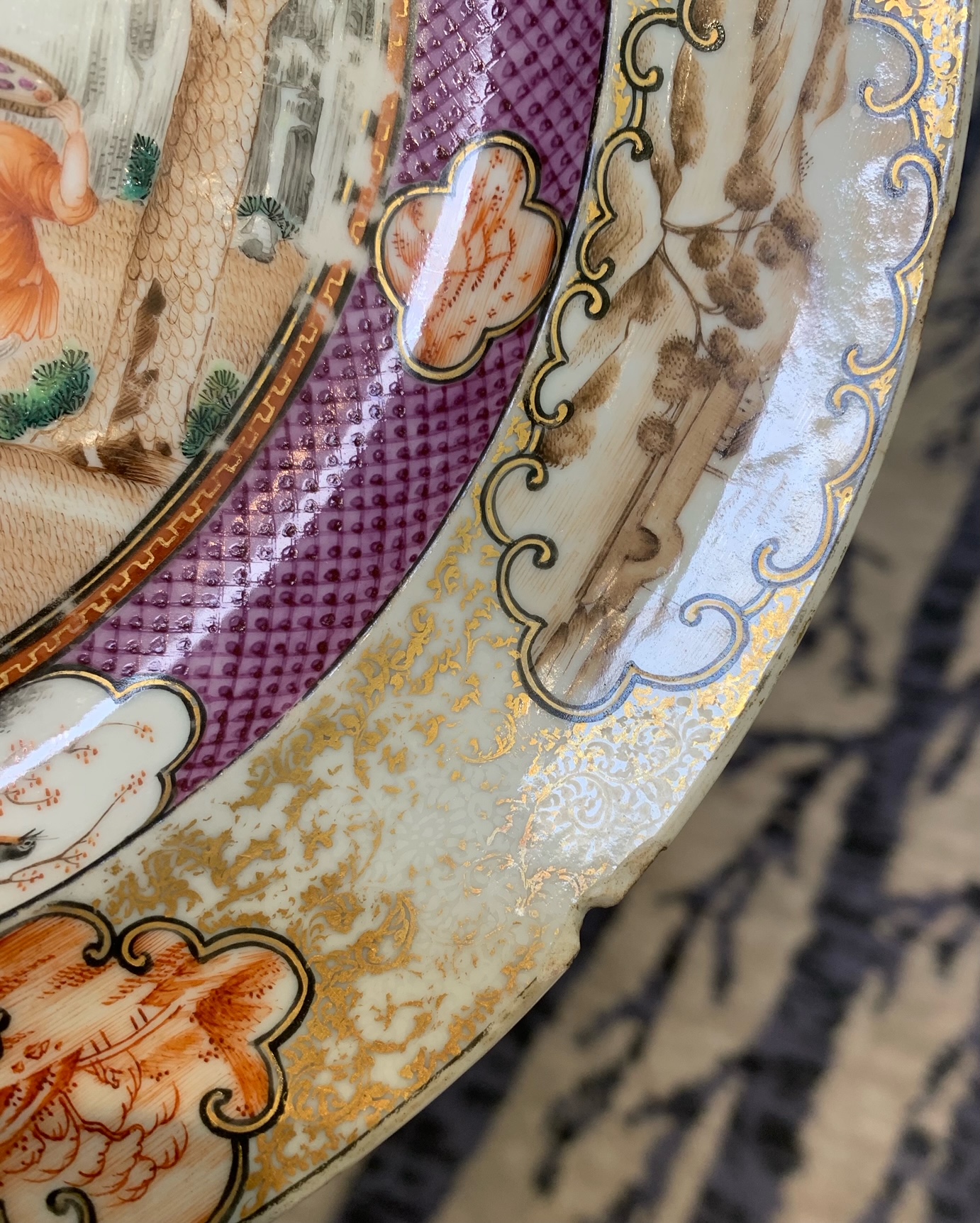 A pair of Chinese export famille rose Mandarin plates c. 1800 - Image 15 of 16
