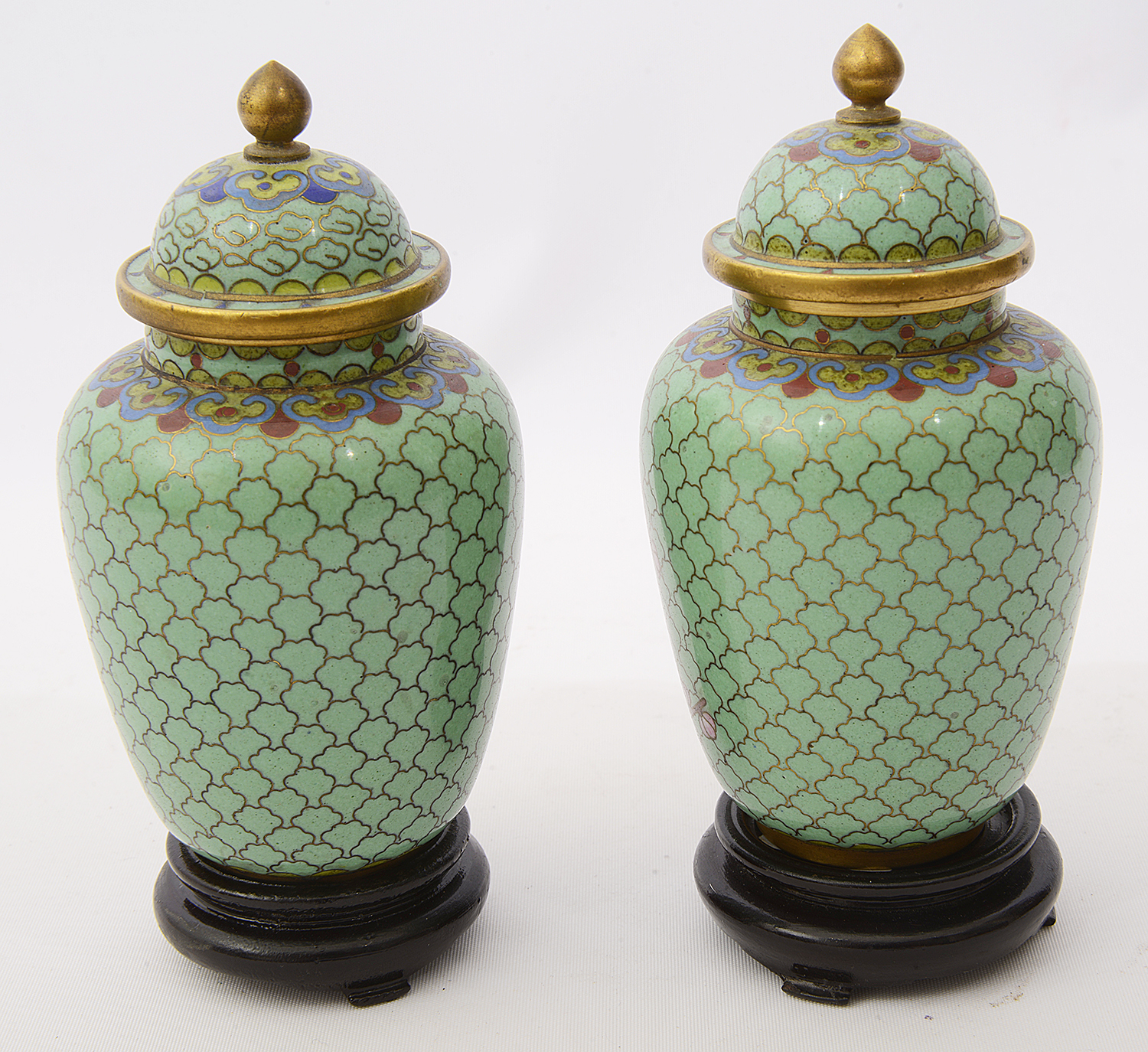 A pair of Chinese cloisonnŽ enamel small vases and covers - Image 2 of 3