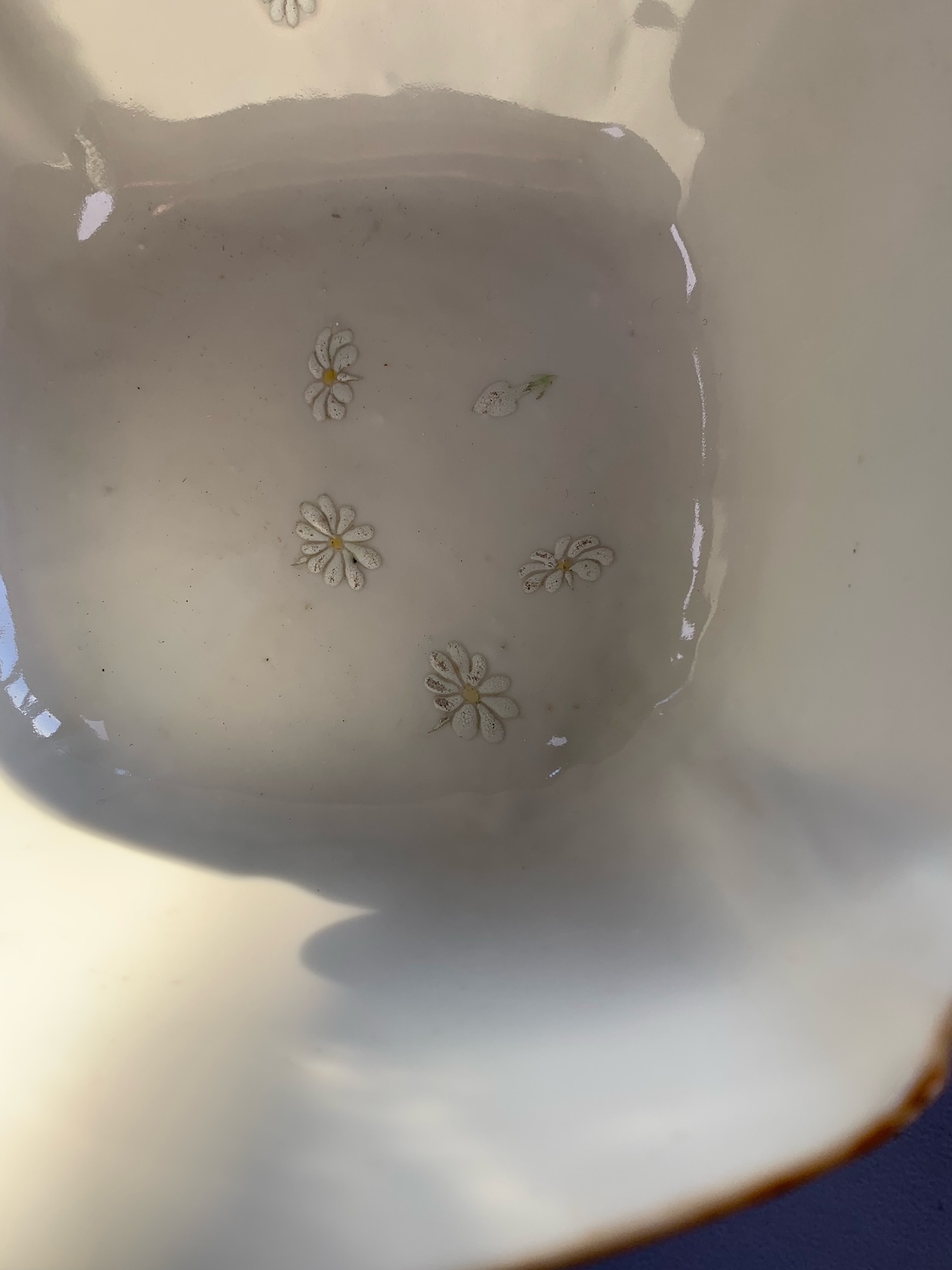 A 19th century Chinese famille rose lobed square bowl - Image 12 of 17