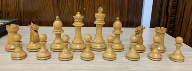 A late 19th century boxwood chess set and another - Image 4 of 15