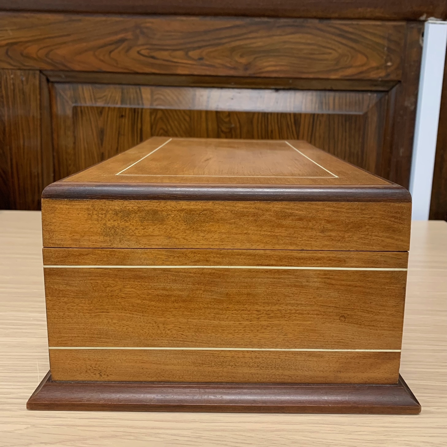 An early 20th century Por Larranga tabletop humidor - Image 3 of 9