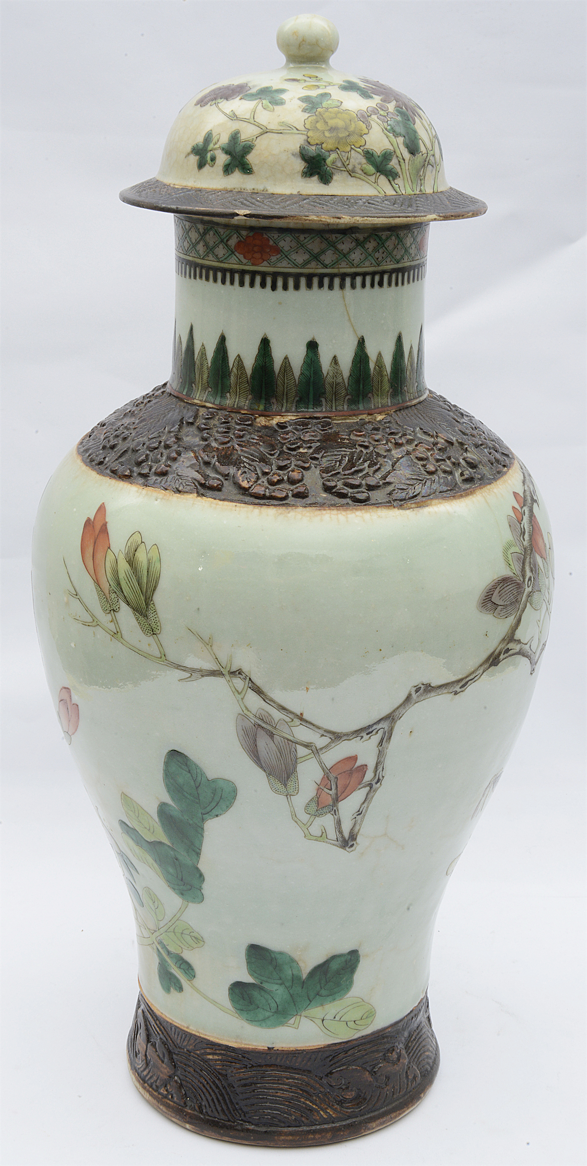 A late 19th or early 20th century Chinese famille verte lidded vase - Image 2 of 3