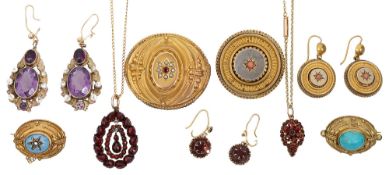 A good collection of Victorian gold and other jewellery