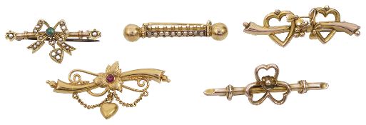 Five Edwardian yellow gold bar brooches