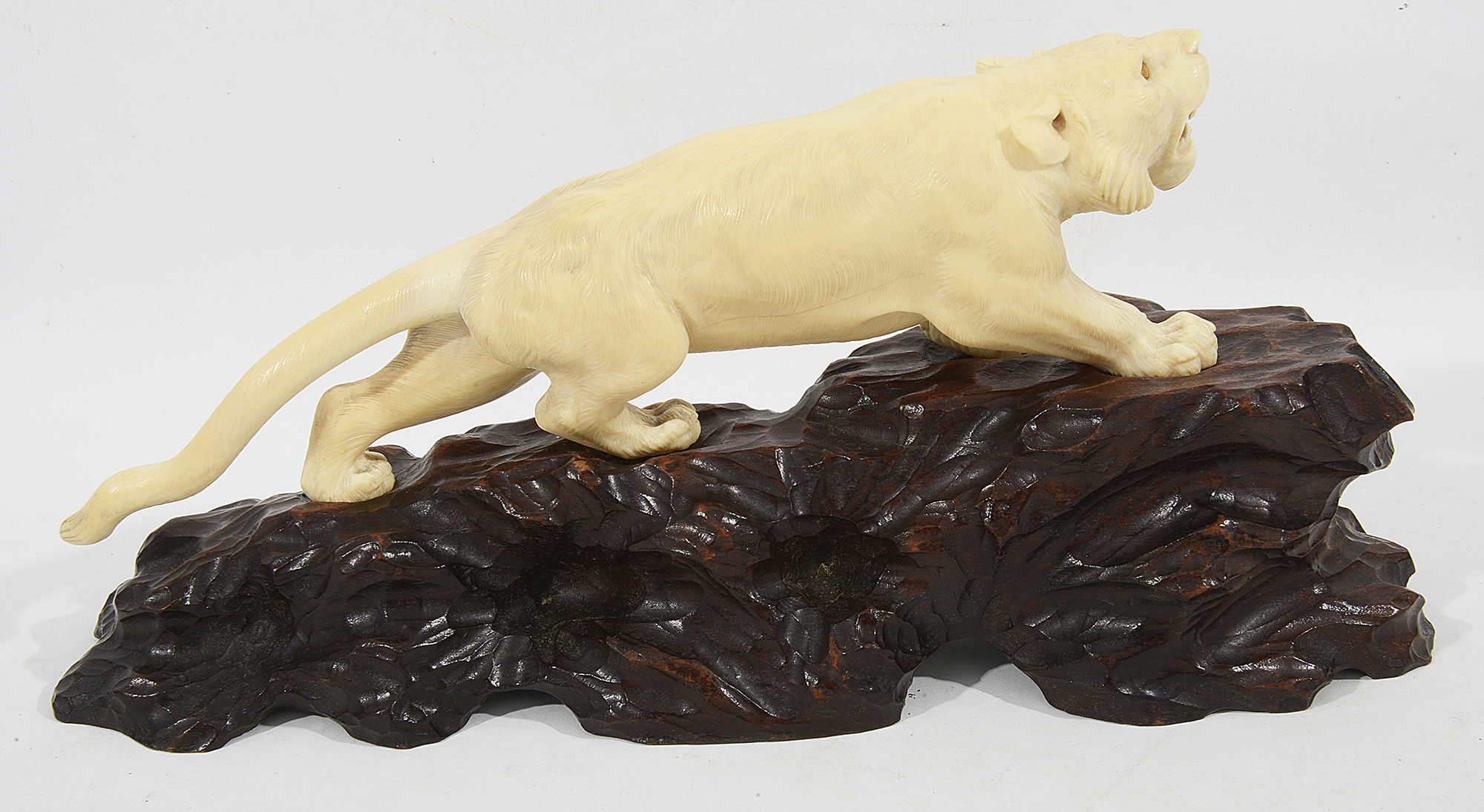 A Japanese Meiji period ivory okimono of a lioness - Image 2 of 3