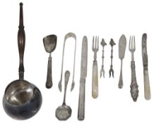 A George IV silver Kings pattern caddy spoon, other items