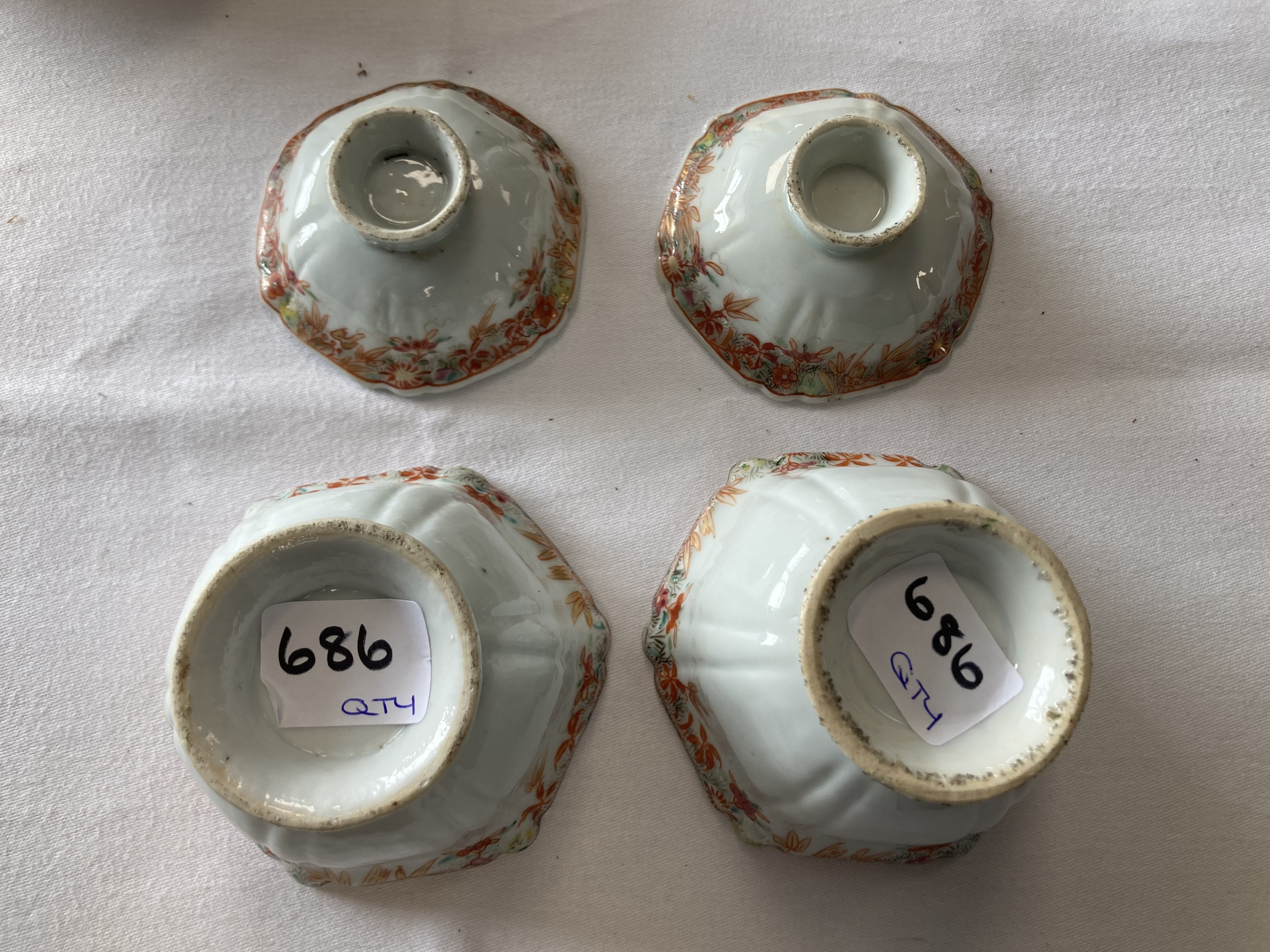 Two mid 18th century Chinese export porcelain hexagonal covered tea bowls and four saucers - Image 6 of 8