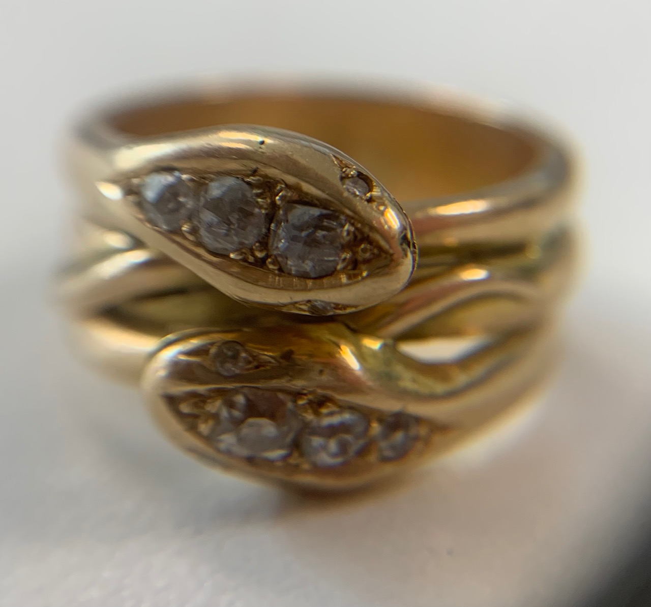 An 18ct yellow gold and diamond double snake ring - Image 4 of 5