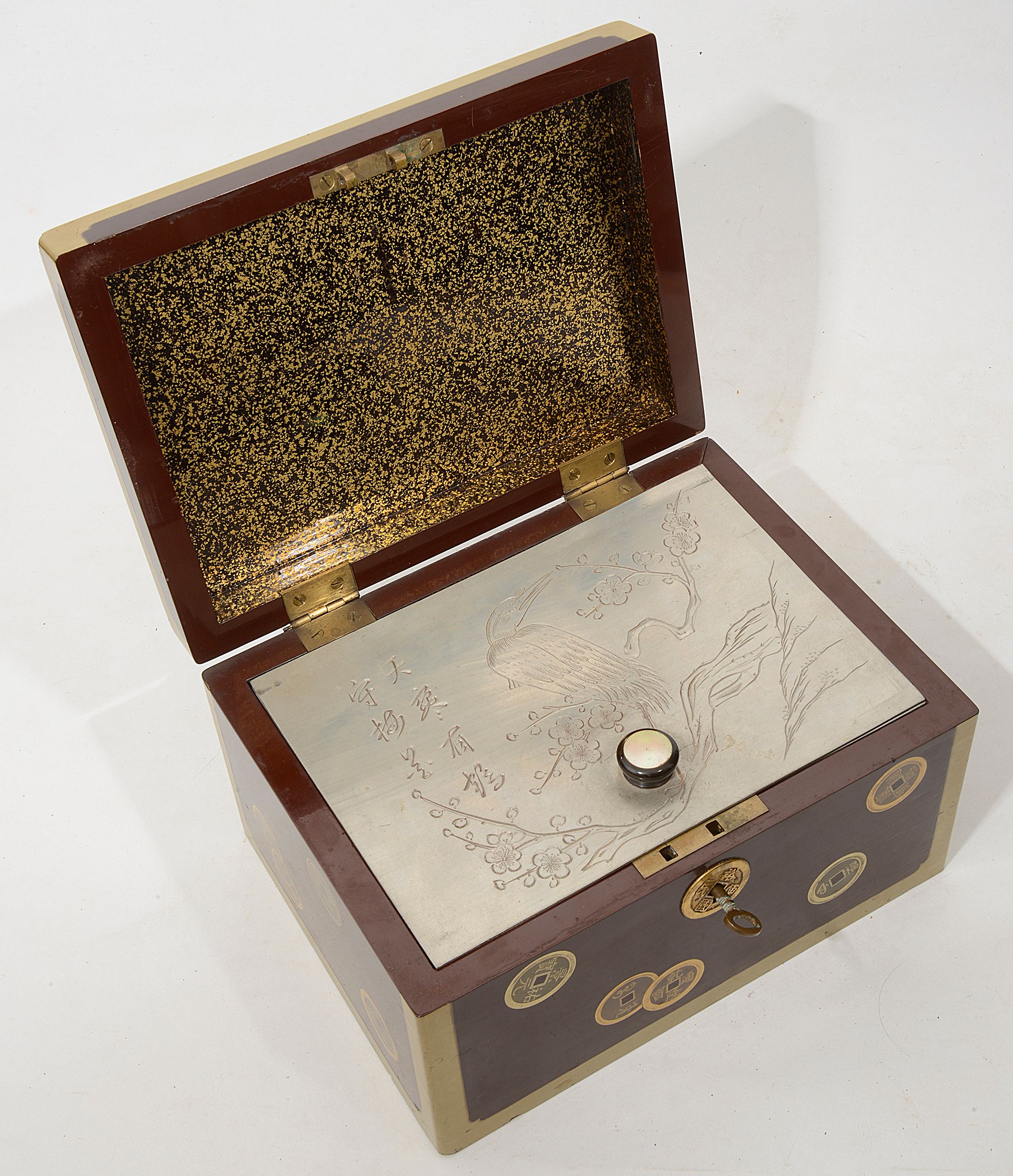 A late 19th Japanese Meiji Period lacquer tea box - Image 2 of 10