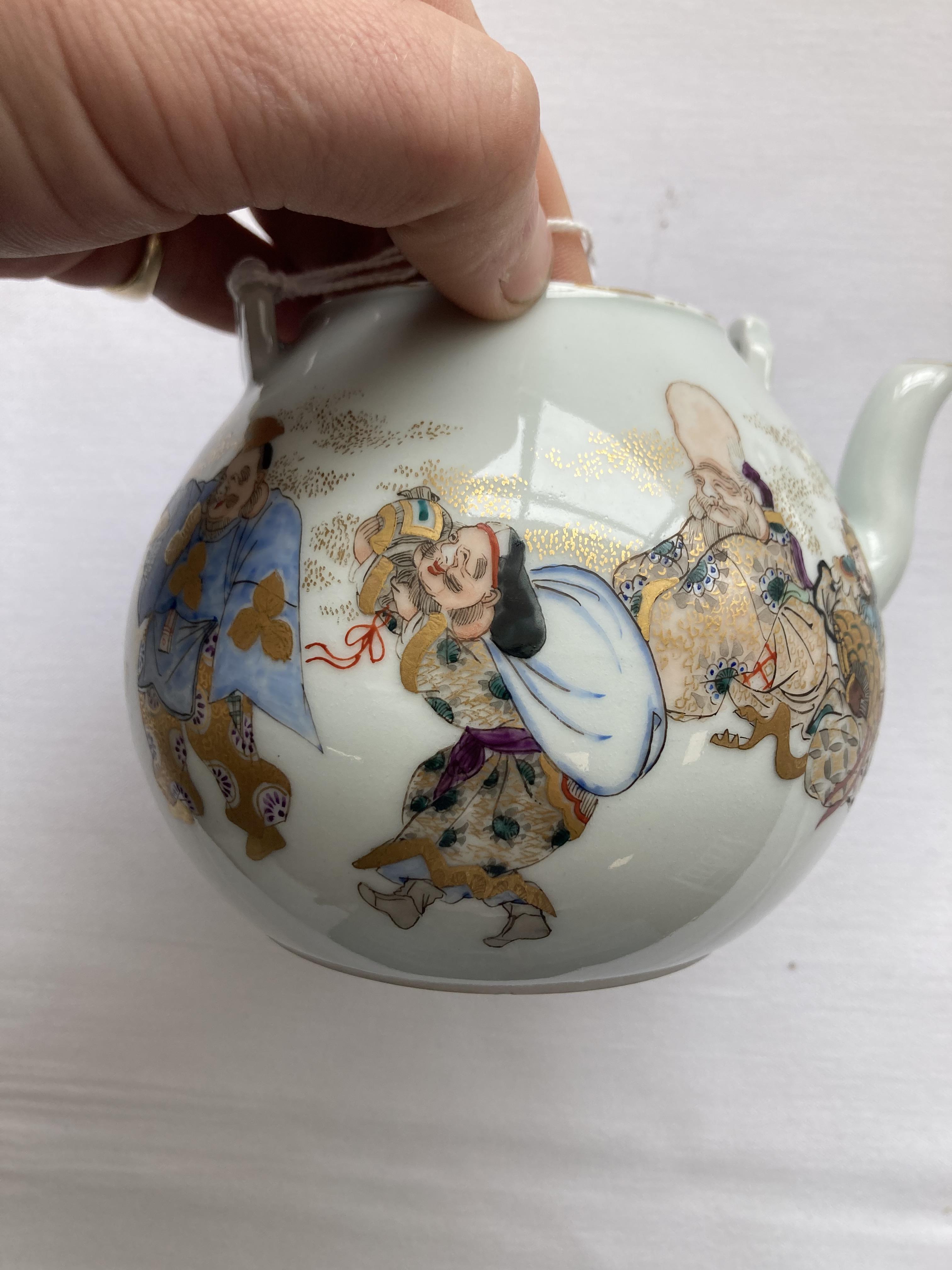 A 19th century Japanese porcelain teapot, - Image 5 of 10