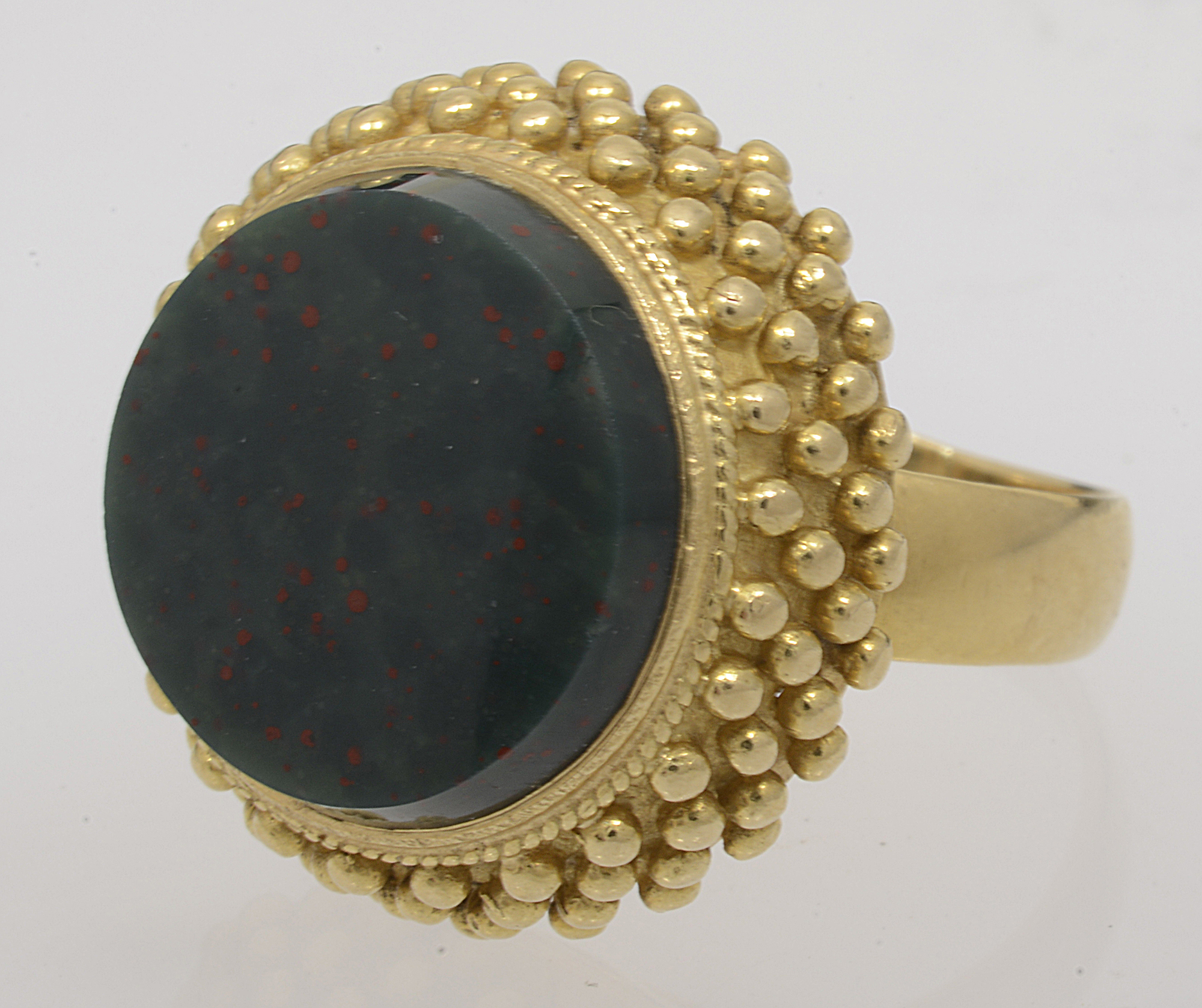 A bloodstone-set ring - Image 2 of 2