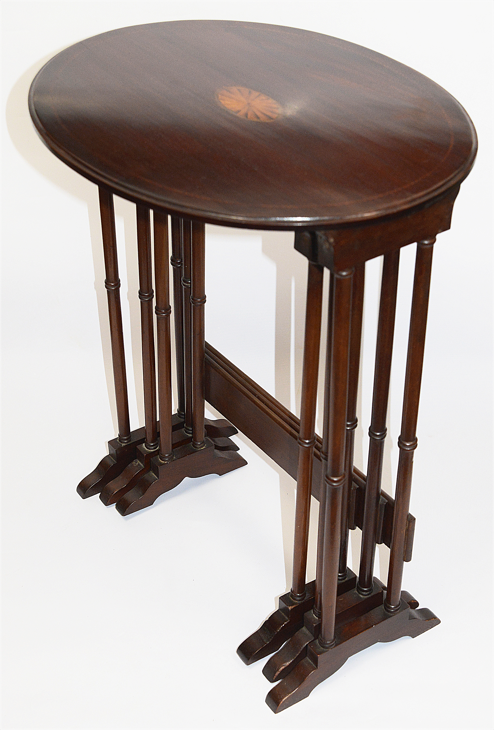 An Edwardian mahogany nest of three occasional tables - Image 2 of 2