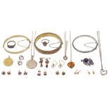 Assorted jewellery including six pair of ear studs, most gem-se