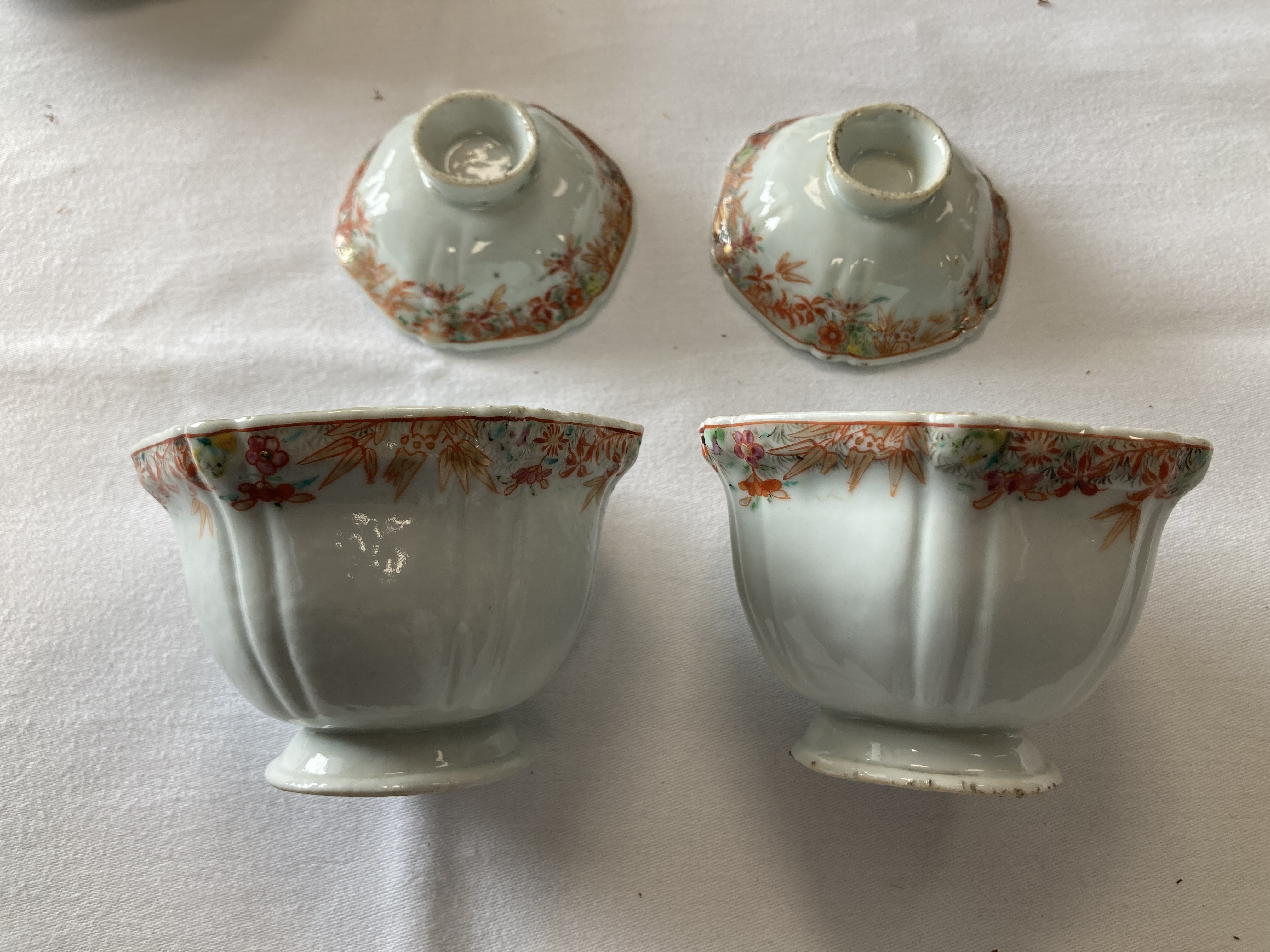 Two mid 18th century Chinese export porcelain hexagonal covered tea bowls and four saucers - Image 8 of 8