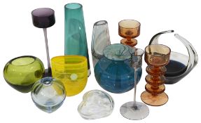 A collection of eleven pieces of art glass