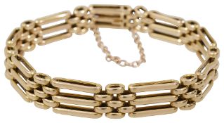 A 15ct gold gate bracelet