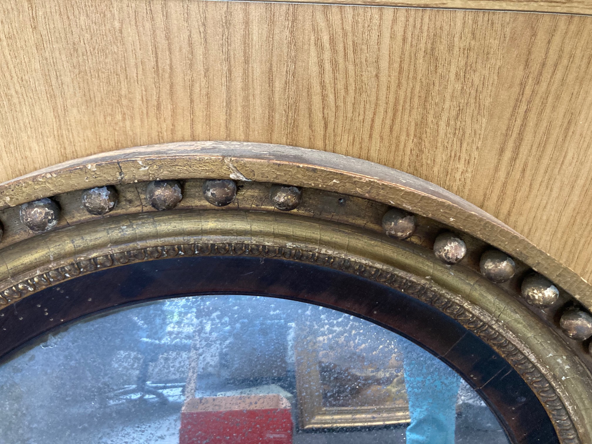 A Regency giltwood circular convex wall mirror - Image 7 of 8