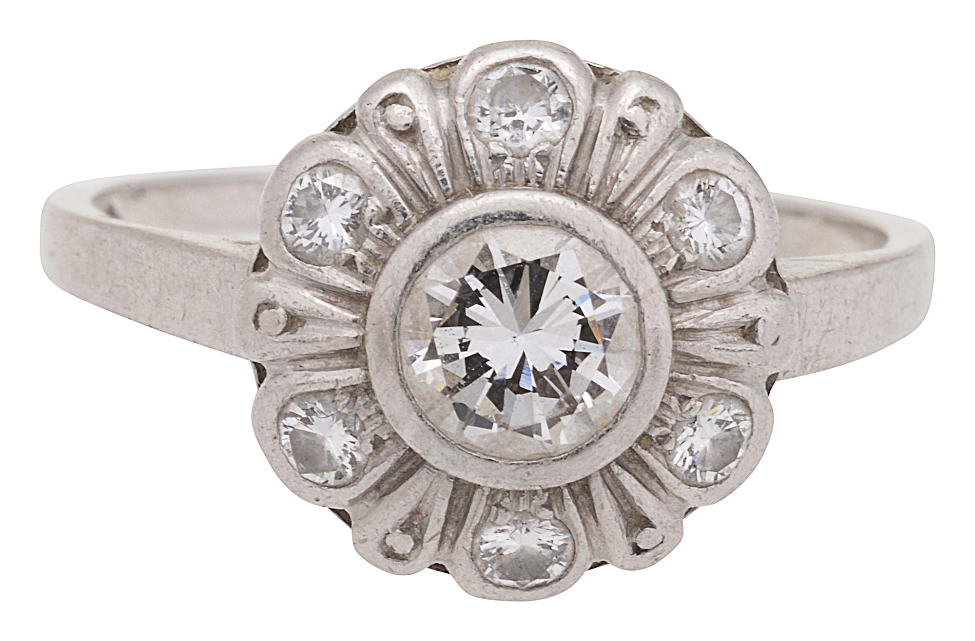 A diamond-set cluster ring - Image 3 of 3