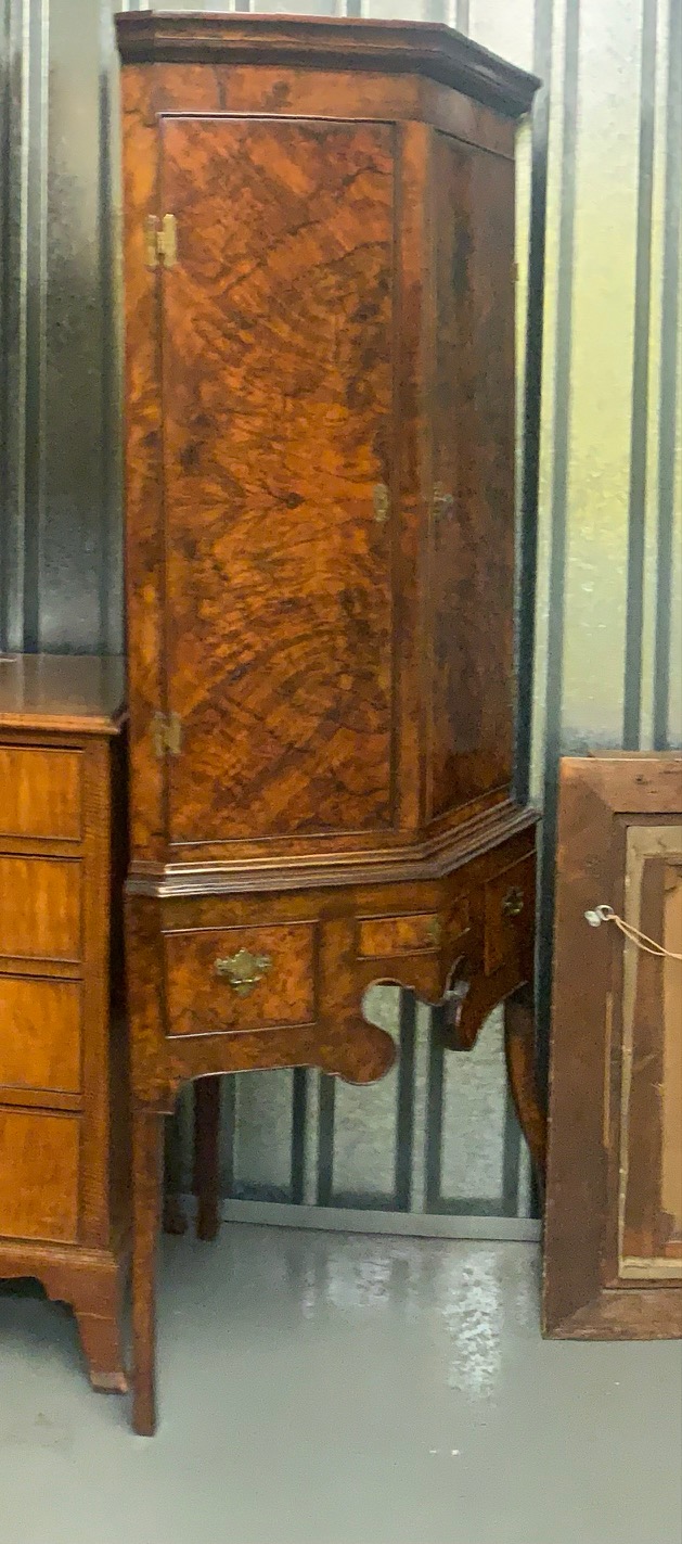 A George II burr walnut canted corner cupboard on stand - Image 3 of 3