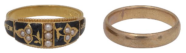 An 18ct yellow gold, enamel memorial pearl ring & band