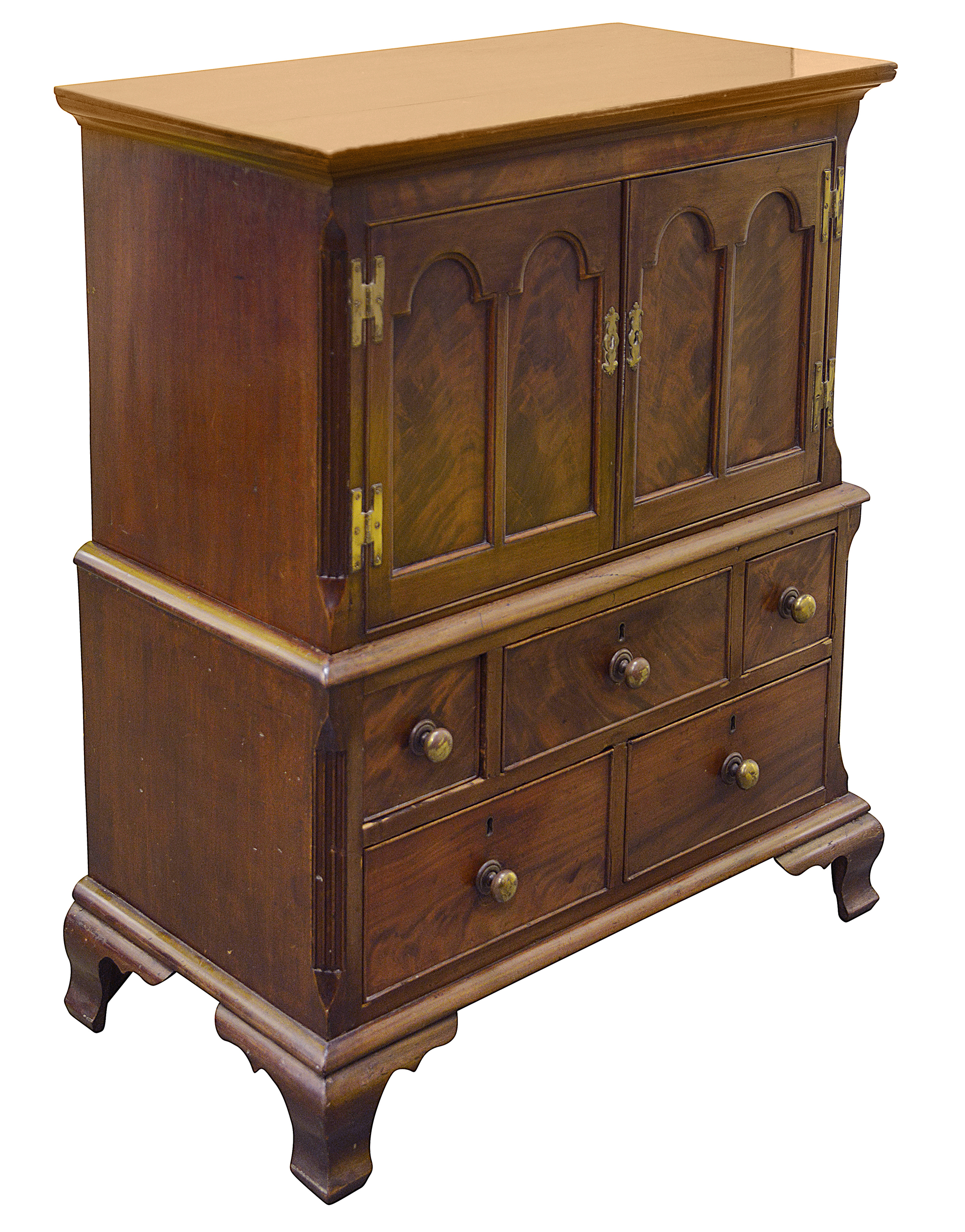 A 19th century Welsh mahogany linen press cupboard - Image 2 of 3