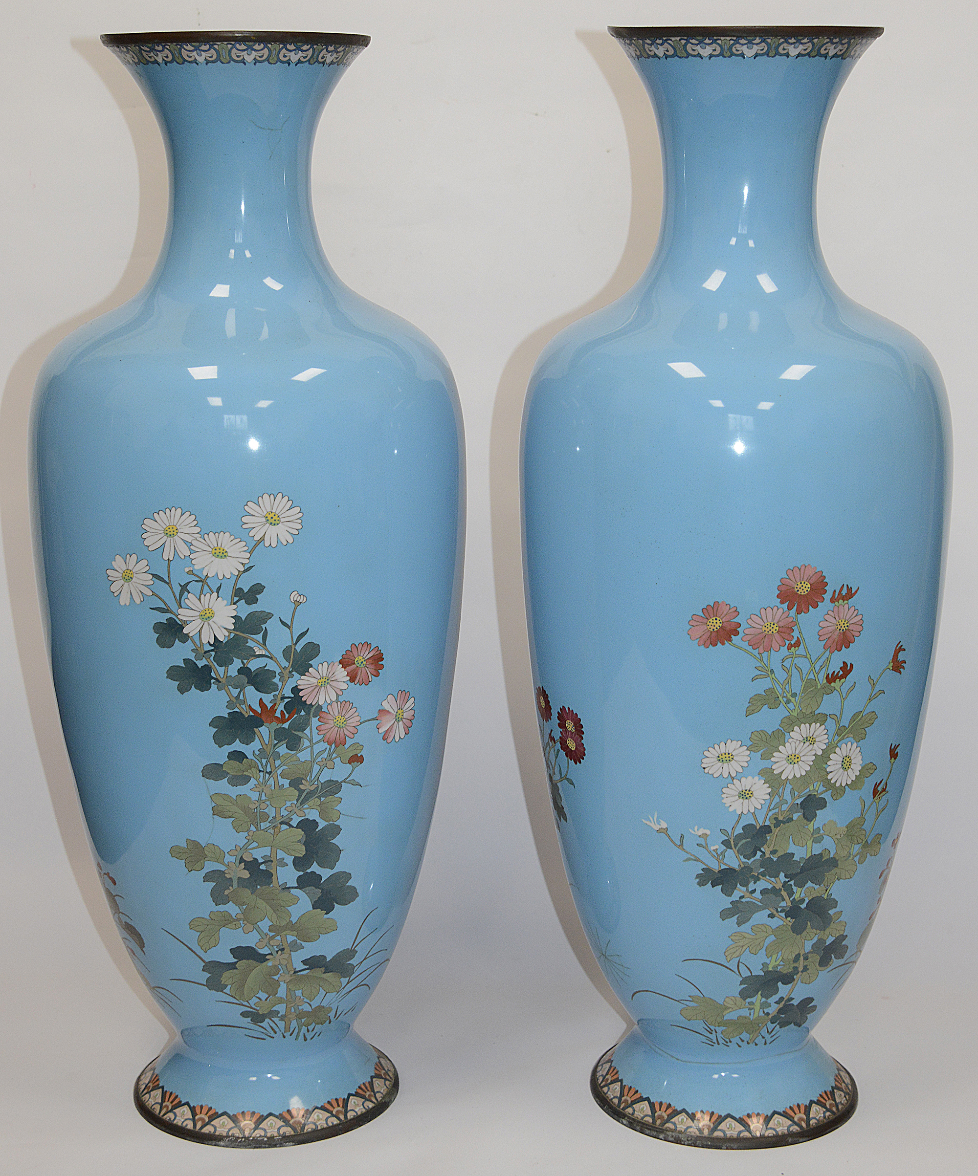 A pair of large and impressive Japanese Meiji period cloisonne vases c.1880 - Image 2 of 4