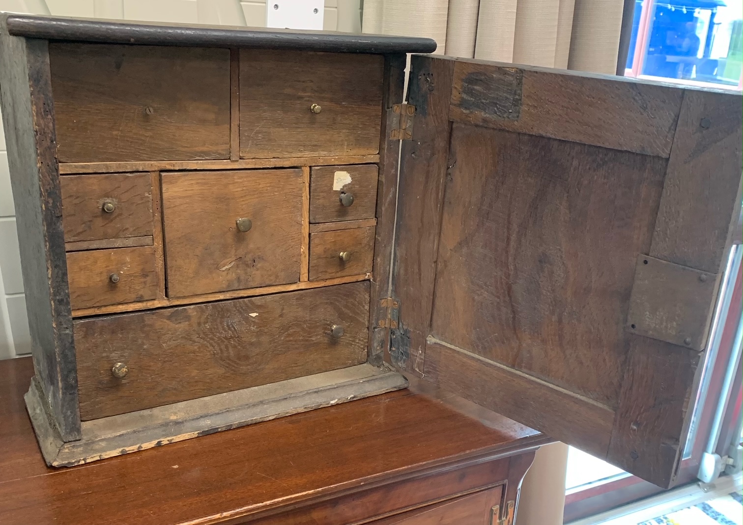 An early 18th century oak spice cupboard - Image 5 of 11