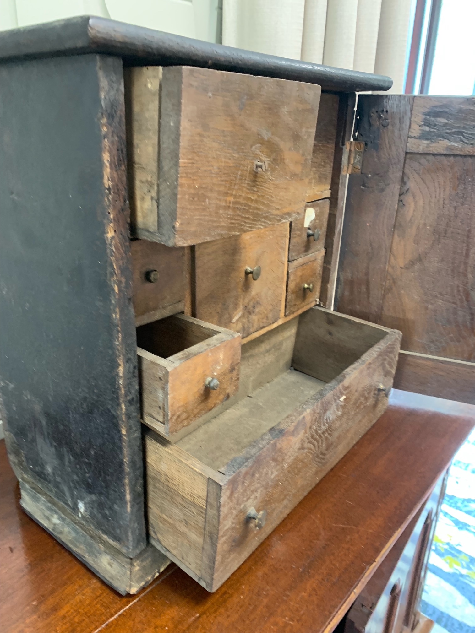 An early 18th century oak spice cupboard - Image 6 of 11