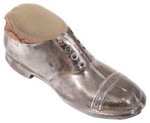 An Edwardian novelty silver shoe form gentleman's brogue pin cushion