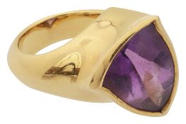 A stylish Modern amethyst and 18ct yellow Modernist ring
