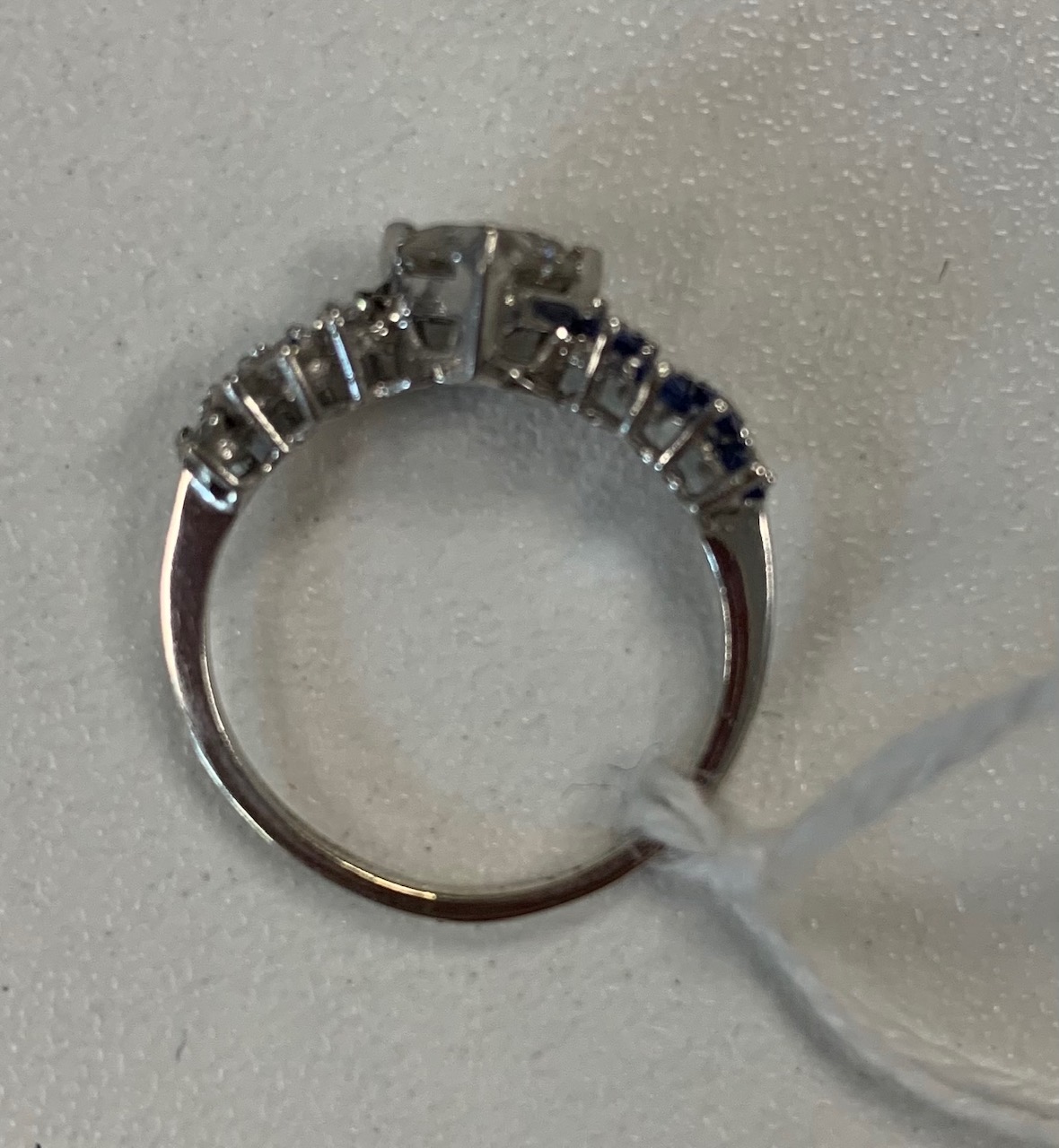 A diamond and sapphire-set ring - Image 3 of 3