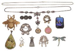 Assorted jewellery items
