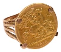 A George V half sovereign ring